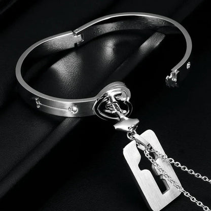 PULSERA CERRADURA DE CORAZÓN Y COLLAR LLAVE PARA PAREJAS